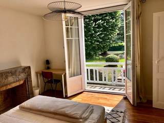 Room in a live-in landlord's home / 1 room house, Orsay
