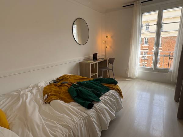 Colocation / Appartement 4 pièces de 78 m², Courbevoie, Rue Pierre Brossolette / Photo 2