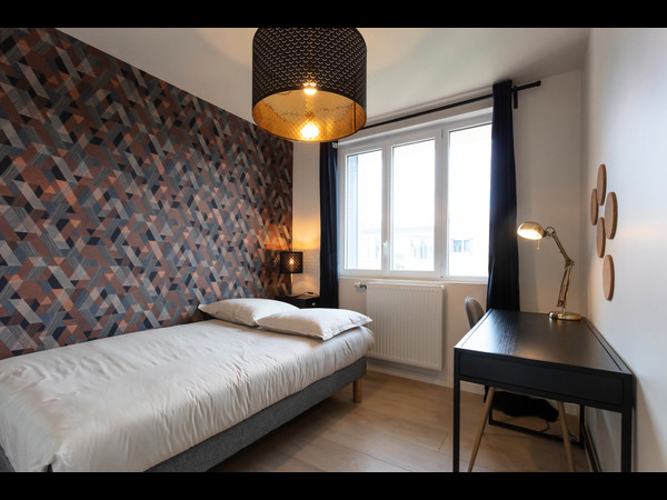 Flatsharing / 5-bedroom flat · 68 m², Fontaine, Place du Néron / Photo 2