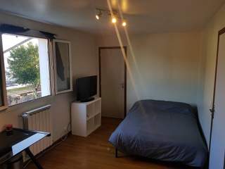 Room in a live-in landlord's home / 1 room house, Drancy