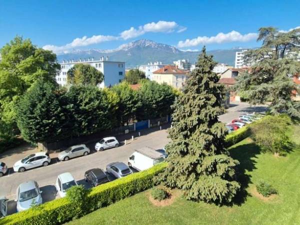 Colocation / Appartement 4 pièces de 65 m², Saint-Martin-d'Hères, Rue Jean Moulin / Photo 2