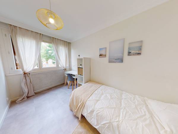 Colocation / Appartement 5 pièces de 84 m², Vénissieux, Rue Professeur Roux / Photo 2