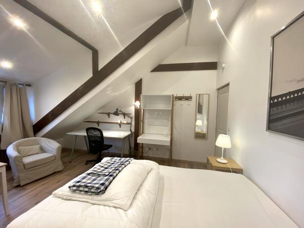 Chambre chez l'habitant / Maison 10 pièces de 245 m², Vénissieux, Rue Jean Duclos / Photo 2