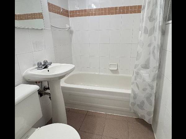 Location / Studio de 30 m², Montréal, Rue Durocher / Photo 9