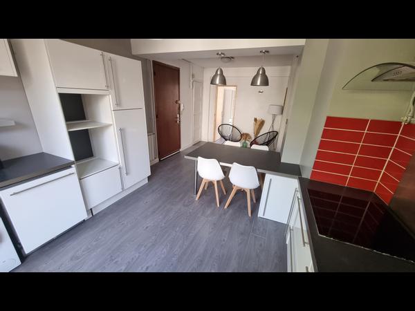 Colocation / Appartement 4 pièces de 65 m², Grenoble, Rue Colonel Bougault / Photo 2