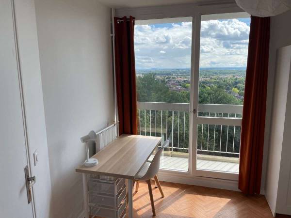 Colocation / Appartement 5 pièces de 81 m², Cergy, Rue de la Justice Brune / Photo 2