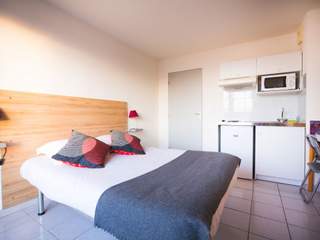 Rental / 1 room residence · 18 m², Avignon, 5, l'Impasse de l'Épi