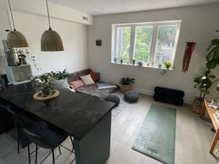 Sublet / 2-bedroom flat · 90 m², Toronto, Queen Street East