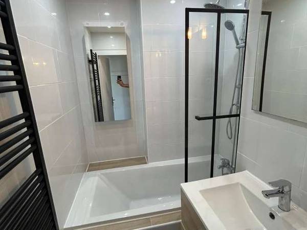 Colocation / Appartement 4 pièces de 70 m², Saint-Martin-d'Hères, Rue Paul Gauguin / Photo 2