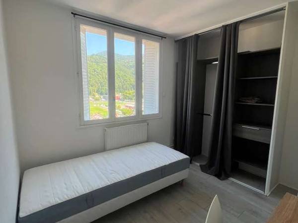 Colocation / Appartement 4 pièces de 70 m², Saint-Martin-d'Hères, Rue Paul Gauguin / Photo 7