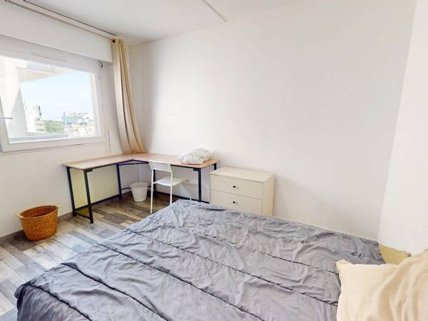 Colocation / Appartement 5 pièces de 93 m², Évry-Courcouronnes, Rue Alphonse Laveran / Photo 2