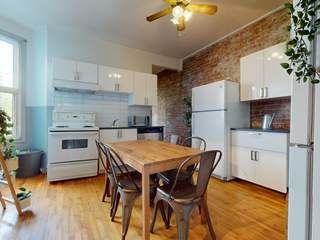 Colocation / Appartement 5 pièces de 160 m², Montréal