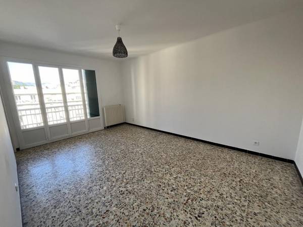 Location / Appartement 1 pièce de 32 m², Ajaccio, Imm Clair Horizon / Photo 2