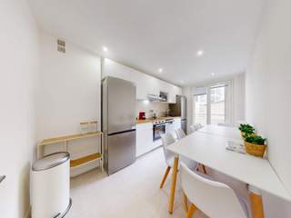 Room share, 7 rooms apartment, Villeurbanne