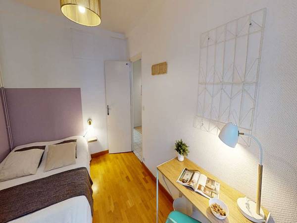 Colocation / Appartement 8 pièces de 160 m², Paris, Rue de Passy / Photo 2