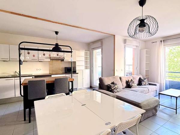 Rental / 3 rooms apartment · 70 m², Villeurbanne, Rue de Longchamp / Photo 2