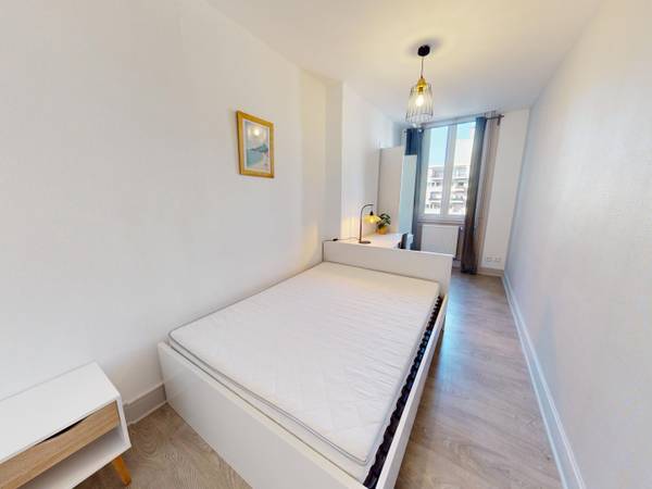 Colocation / Appartement 5 pièces de 92 m², Saint-Étienne, Rue du Onze Novembre / Photo 2