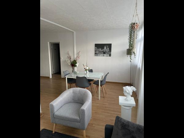 Colocation / Appartement 4 pièces de 68 m², Évry-Courcouronnes, Résidence du Parc de Petit Bourg / Photo 2