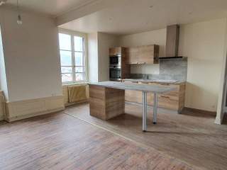 Location / Appartement 4 pièces de 111 m², Clermont-Ferrand, Place de la Victoire