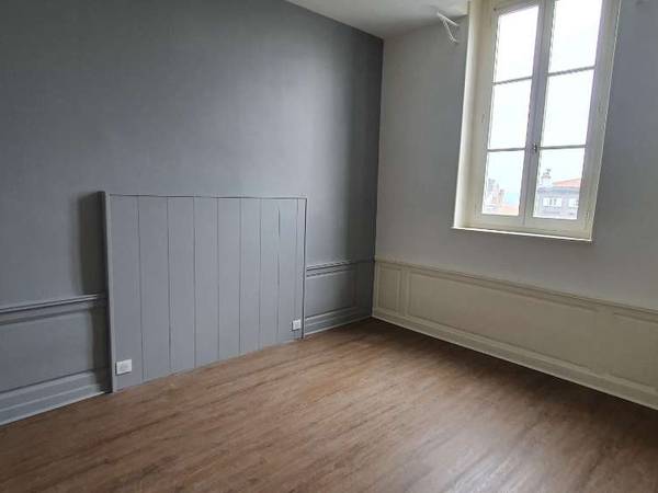 Location / Appartement 4 pièces de 111 m², Clermont-Ferrand, Place de la Victoire / Photo 7
