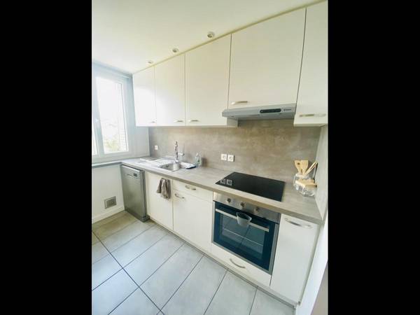 Colocation / Appartement 5 pièces de 117 m², Fontaine, Avenue Jean Jaurès / Photo 10