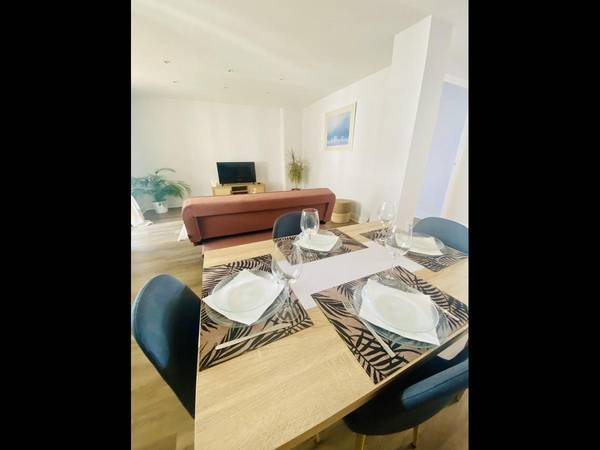 Colocation / Appartement 5 pièces de 117 m², Fontaine, Avenue Jean Jaurès / Photo 2