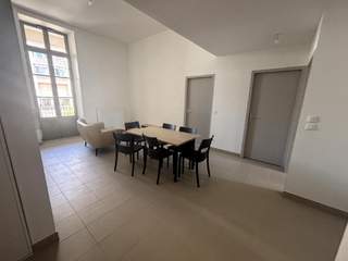 Location / 4 rooms residence · 82 m², Lyon, 81 Rue Jacques-Louis Hénon