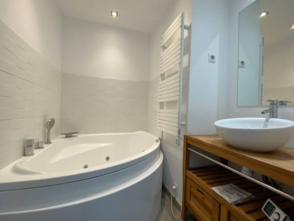 Location / Appartement 2 pièces de 62 m², Marseille, Boulevard Lord Duveen / Photo 4