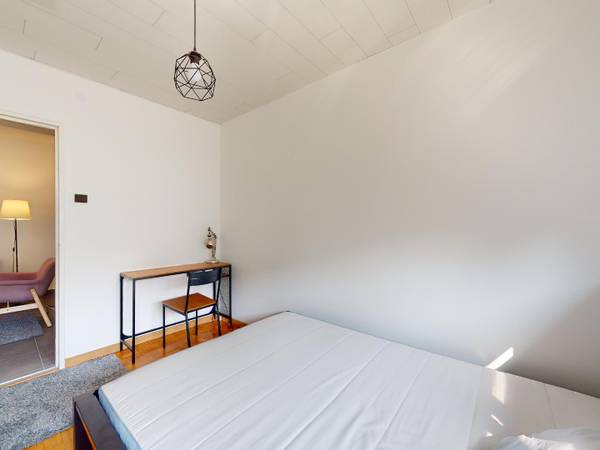 Colocation / Appartement 6 pièces de 94 m², Strasbourg, Rue Curie / Photo 2