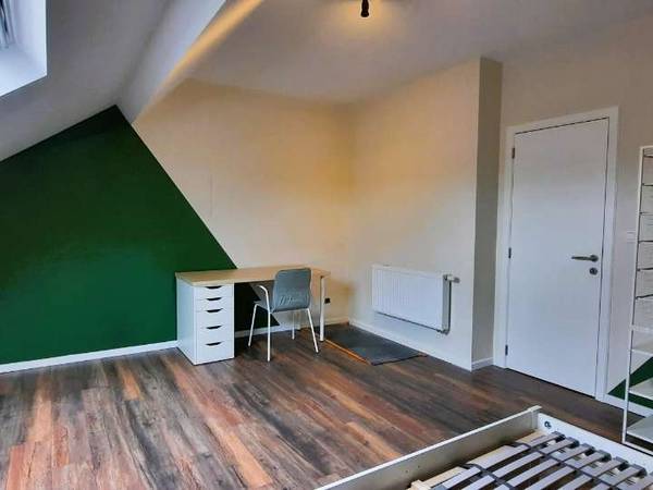 Colocation / Maison 10 pièces de 180 m², Wavre, Place Alphonse Bosch / Photo 2