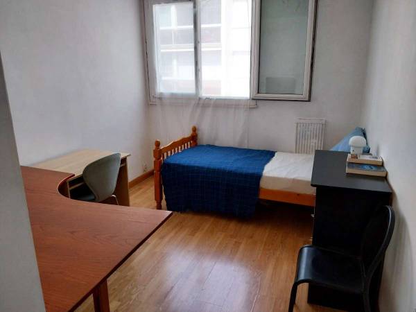 Colocation / Appartement 4 pièces de 73 m², Créteil, Rue Pierre Et Marie Curie / Photo 2