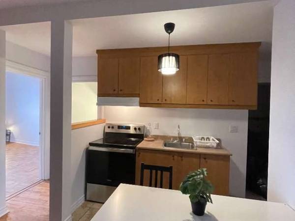 Location / Appartement 6 pièces de 70 m², Montréal, Rue Cartier / Photo 2