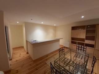 Location / Studio, Nevers