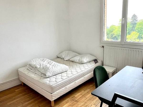 Colocation / Appartement 4 pièces de 61 m², Besançon, Rue de Fontaine Écu / Photo 2