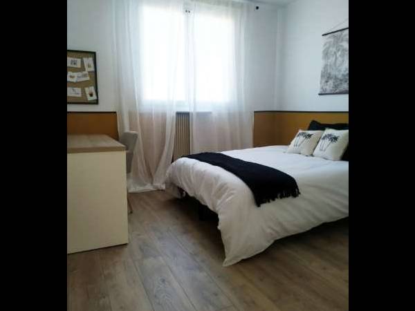 Colocation / Appartement 3 pièces de 56 m², Vénissieux, Avenue Francis de Pressensé / Photo 2