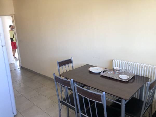 Colocation / Appartement 4 pièces de 71 m², Vénissieux, Rue des Martyrs de la Résistance / Photo 2