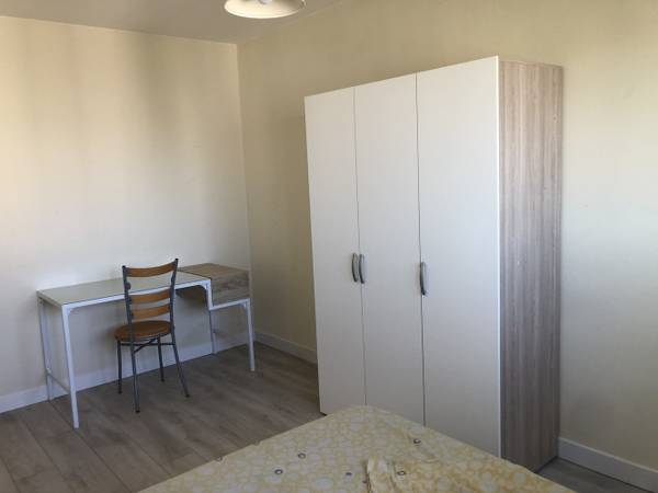 Colocation / Appartement 4 pièces de 71 m², Vénissieux, Rue des Martyrs de la Résistance / Photo 8