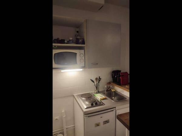 Location / Studio de 19 m², Paris, Rue Cail / Photo 2