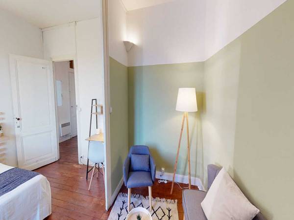 Colocation / Appartement 8 pièces de 230 m², Bordeaux, Rue Charles Monselet / Photo 2