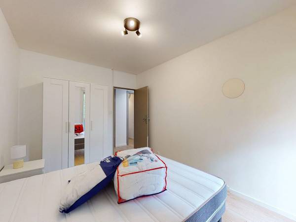 Colocation / Appartement 5 pièces de 74 m², Pessac, Avenue de la Châtaigneraie / Photo 2