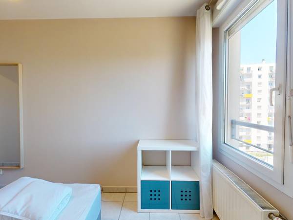 Colocation / Appartement 4 pièces de 55 m², Vénissieux, Avenue Francis de Pressensé / Photo 2