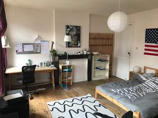 Gedeelde woning / 8 rooms house · 25 m², Charleroi, Rue Léon Bernus
