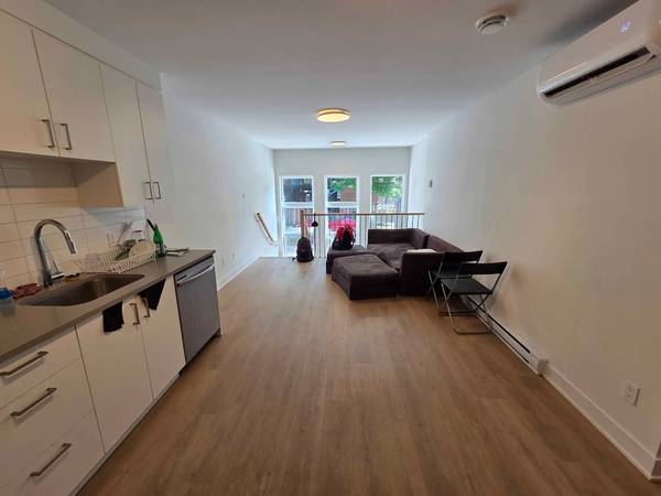 Colocation / Appartement 2 pièces de 75 m², Montréal, Rue Harmony / Photo 2