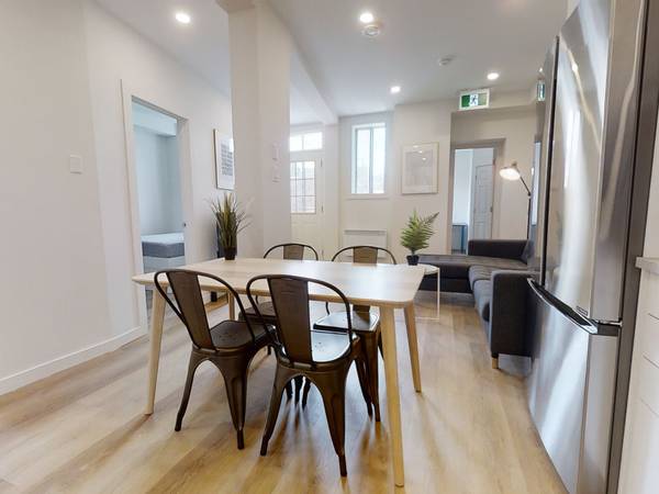 Colocation / Appartement 3 pièces de 75 m², Montréal / Photo 2