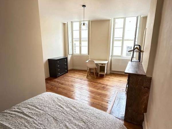 Colocation / Maison 5 pièces de 125 m², Laval, Rue des Éperons / Photo 2