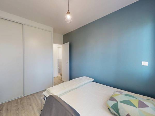 Colocation / Appartement 4 pièces de 58 m², Lyon, Rue du Château de la Duchère / Photo 2