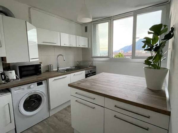 Colocation / Appartement 4 pièces de 75 m², Fontaine, Avenue du Vercors / Photo 2