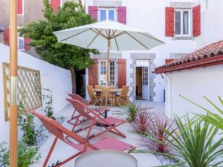 Coliving space / 10-bedroom mansion · 356 m², Biarritz, Rue Gambetta