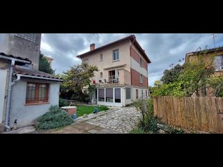 Casa partilhada / 10 rooms house · 250 m², Toulouse, Rue Pierre Bourthoumieux