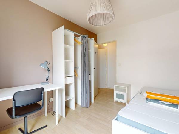 Colocation / Maison 5 pièces de 93 m², Rouen, Rue Charles Baudelaire / Photo 2